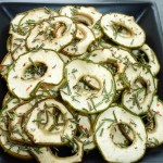 Tørrede pæreringe med chilisirup og rosmarin