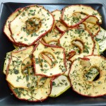 Tørrede æbleringe med chilisirup og citrontimian