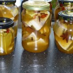 Gammeldags modnede marinerede hvide julesild med appelsin og chili