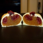 Overtrukne marcipankugler med ginfordrukne tranebær og chili