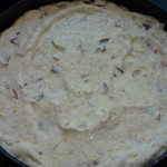 Rabarber-appelsin-chili-cheesecake - fyldet er færsigt og lagt på bunden