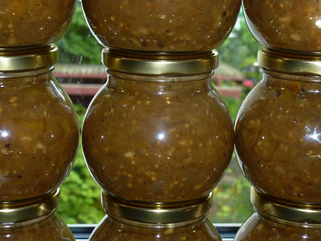Mango chutney with chilli (will be translated upon request) - on glass