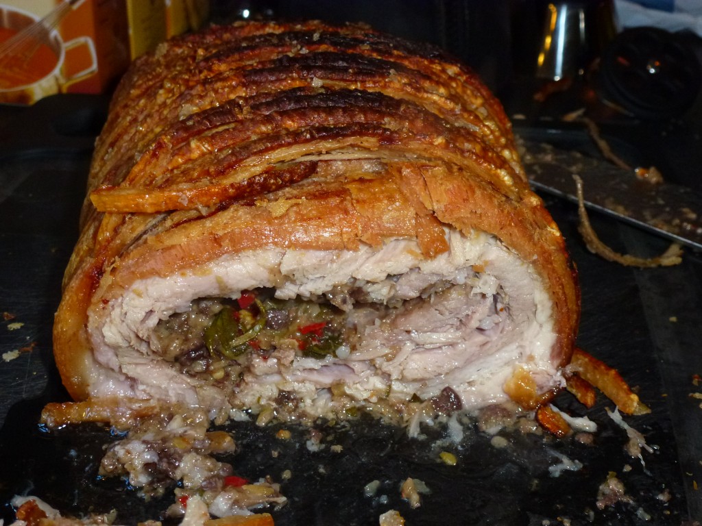 Porchetta med chili og andet fyld - klar til servering