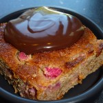 Almond-Mazarin with chili and fruit or berries - med choladesauce