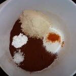 Chokolade-konfektkage med chili - de tørre ingredienser