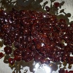 Amarena-chokomousse kage med chili - kirsebærrene hakkes groft