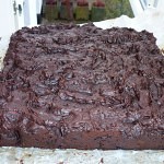 Chocolate-praline cake with chili - køler af